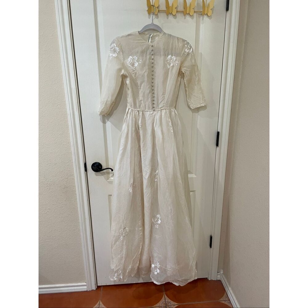 Vintage 1960s Classic Timeless Wedding Embroidered Floral Dress